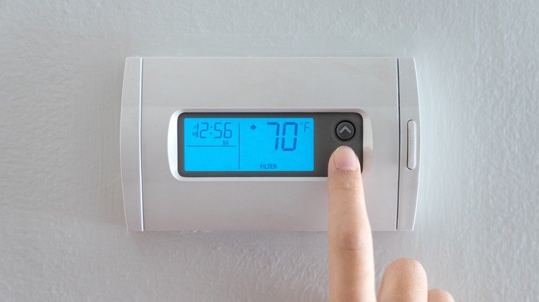 Save Energy: What Temperature to Set Thermostat When on Vacation in Winter